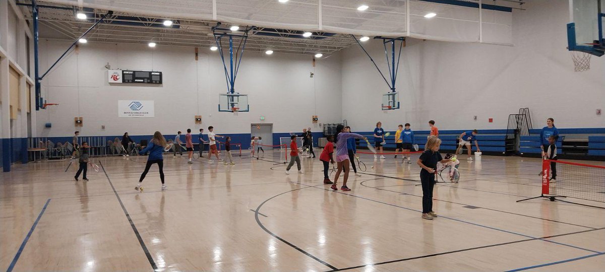 CastleAthletics's tweet photo. Some members of our boys and girls tennis teams volunteered their time to teach tennis at the Boys and Girls Club today. #castlepride https://t.co/6L3pUcvvvi