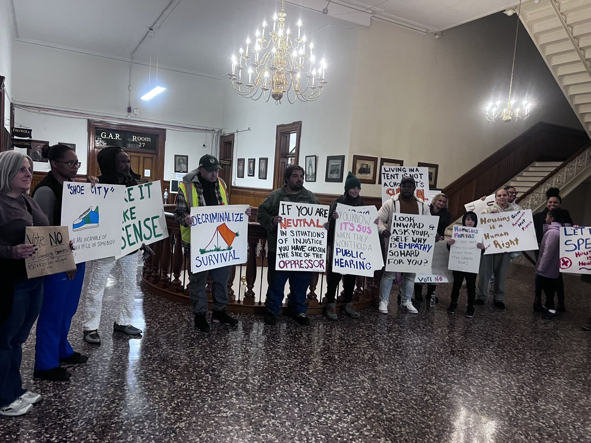 ChristineMNews's tweet image. BREAKING: #Brockton ordinances setting $200 fine a day for public encampment and $50 a day for loitering pass City Hall, head to mayor’s desk. Proponents say law protects residents, businesses. Opponents call it “immoral,” criminalizing homelessness. Watch @boston25 at 10 & 11.