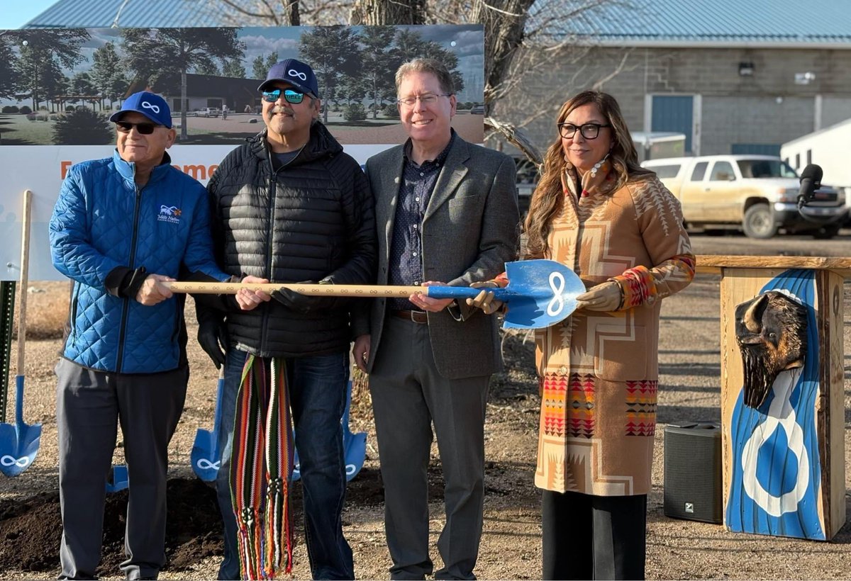 mleclairvpmns's tweet photo. Today was a beautiful day breaking ground in North Battleford for the future home of Ma faami centre. The MN–S  is proud to be making our programs and services more accessible to our citizens. The Ma Faamii service centres help connect citizens to MN-S, community, and Saskatchewan programs. A coordinated effort can lead to support in health, housing, employment, education, economic development and social services. Ma Faamii Service Centres assist citizens as they navigate the complex network of programs and services across all levels of government. The goal of this government is to streamline the process and bring services to you, the citizens, where you live. 

Finished off visiting Pam and auntie Therese! Beautiful people. ❤️