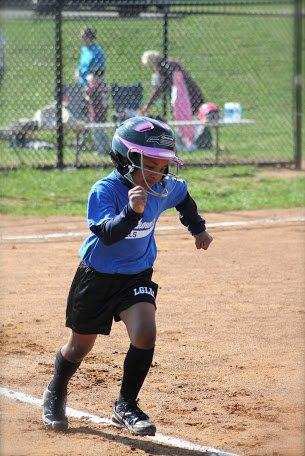 mckenzie_p0well's tweet photo. Signing day tomorrow! Little me is so proud and screaming on the inside lol 🙃. Congratulations to everyone signing tomorrow, soak it all in!! https://t.co/TcoNgGzDhu
