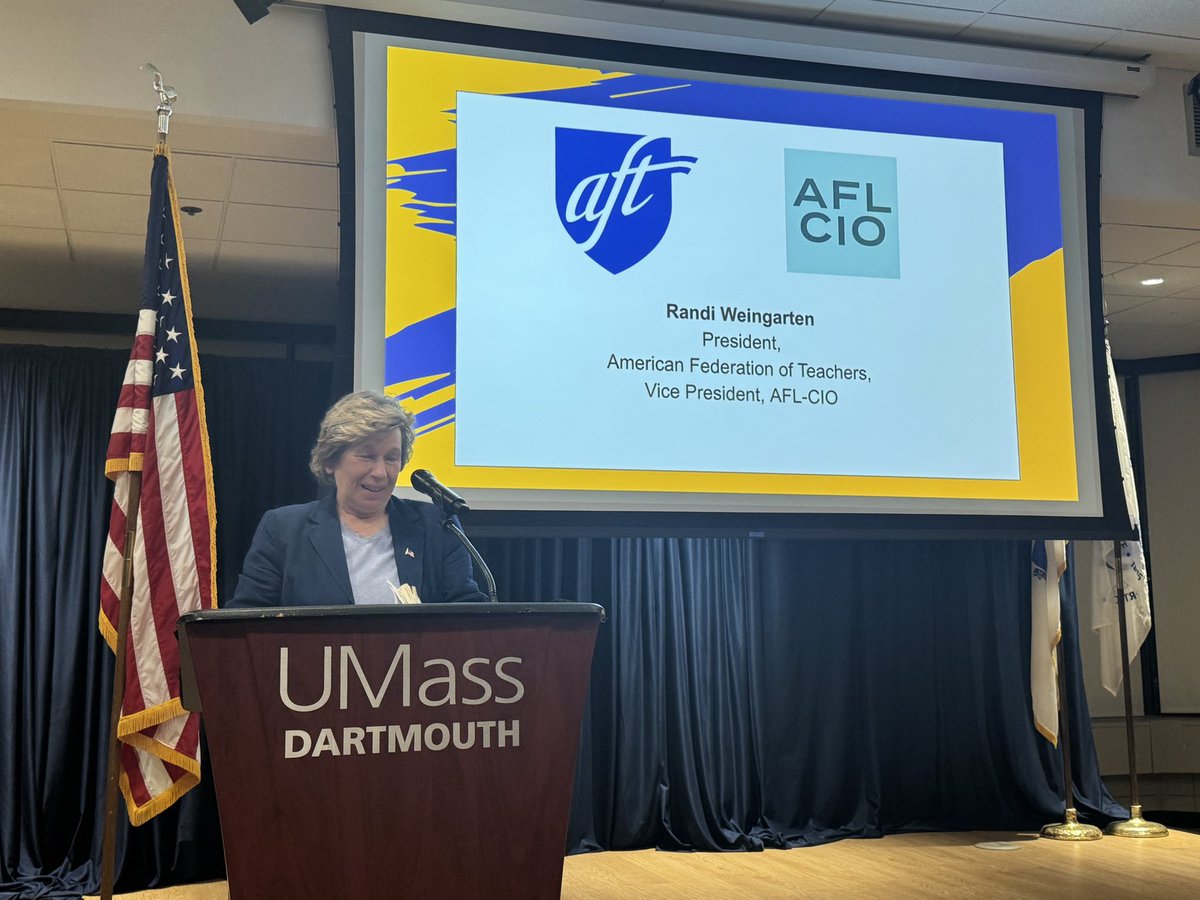 Hello from UMass Dartmouth’s Arnold M. Rubin Labor Education Center! ✊

Our very own <a href="/rweingarten/">Randi Weingarten 🇺🇸 🖇️👩‍🎓📚</a> is being honored tonight with fellow labor leaders in Massachusetts. Follow along in the thread below. <a href="/AFTMass/">AFT Massachusetts</a>