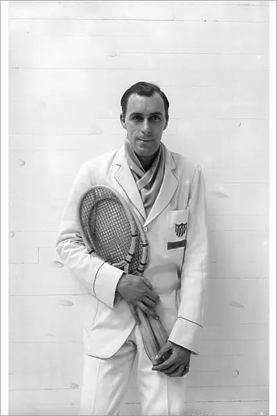 DADiClementi's tweet image. Tennis was all the rage in 1920s/1930s Hollywood. Tonight, H’wood darling, Bill Tilden, is featured in a 1931 short on TCM and it is great! Tilden’s popularity waned when he was outed. It’s an interesting juxtaposition w/#StrangersOnATrain &amp;amp; gay actor Granger
#TCMParty
