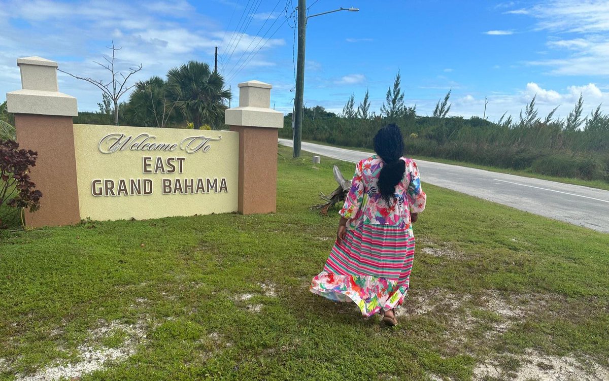 empresstmsc's tweet photo. ME ARRIVING at East End, Grand Bahama, having walked from Freeport, Grand Bahama 😨 ... I can't even continue this lie 🤭. #unbelievable  #directorgirl https://t.co/zT9bIsMcCC