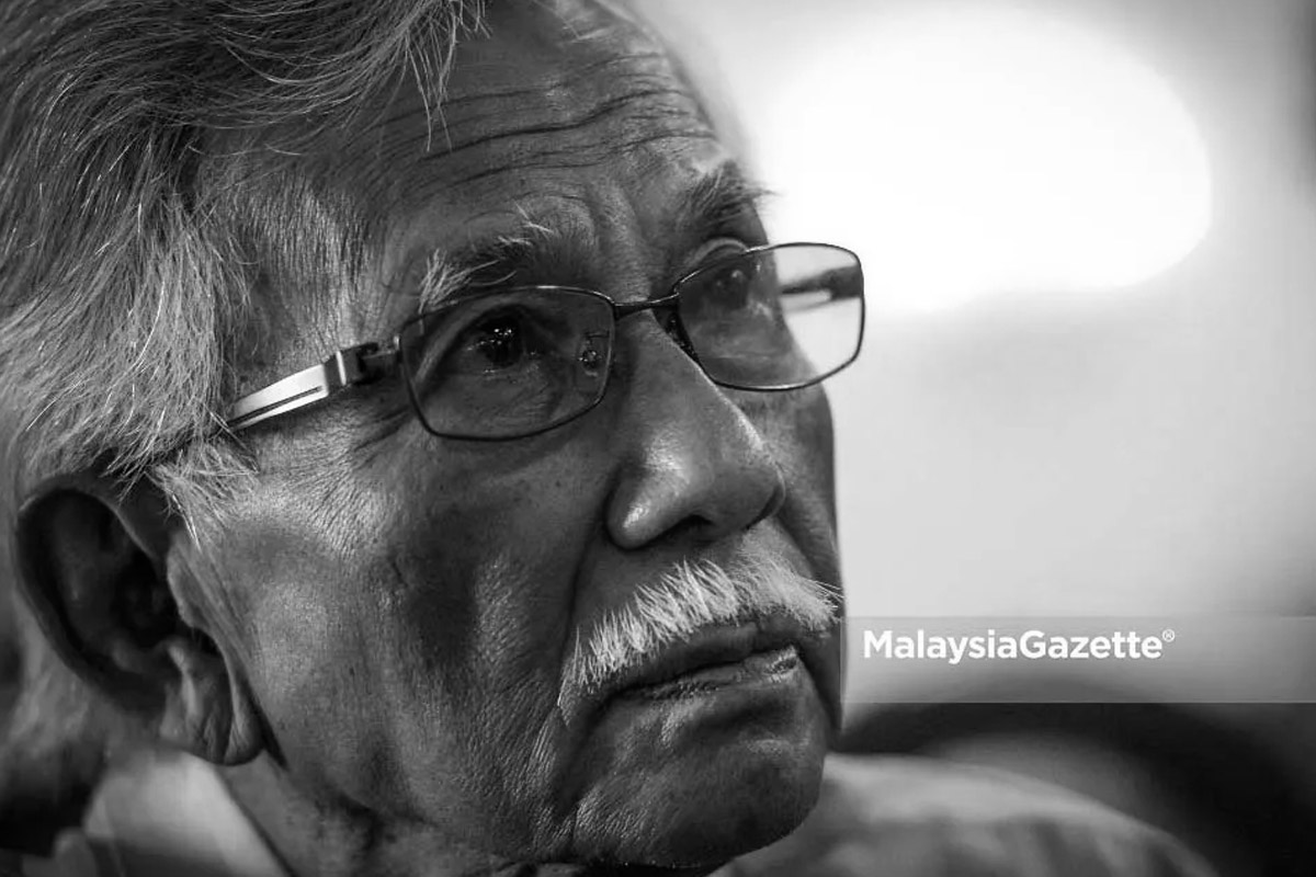 MalaysiaGazette's tweet photo. Tun Daim Zainuddin meninggal dunia pagi tadi pada usia 86 tahun.

#SalamTakziah #MalaysiaGazette https://t.co/FFOePaoRyu