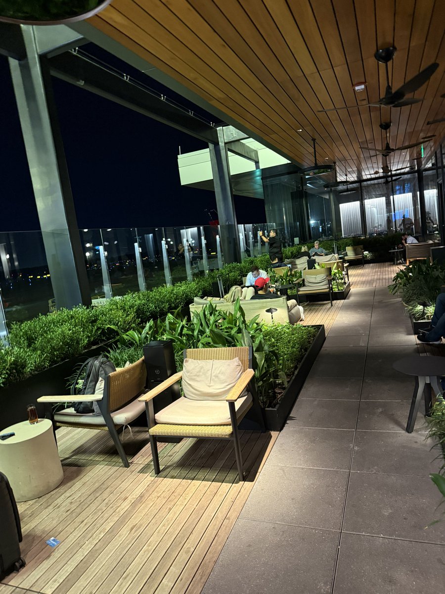 GaelenBet's tweet photo. Made it to @Delta Sky Club E and @AmericanExpress Centurion Lounge on this 1:10 stopover
Centurion absolutely blows the SkyClub away
Don’t waste any SkyClub visits in ATL 2025 🫡
#gKnows #wheelsUpCapper https://t.co/5SqJQRTL2Q