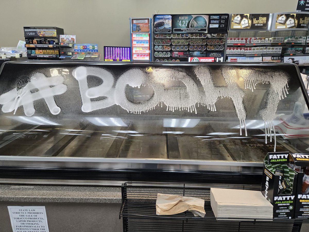 ScottieReed81's tweet photo. @BustedOpenRadio @davidlagreca1 @bullyray5150 @THETOMMYDREAMER @TheMarkHenry @thunderrosa22 @NicTNemeth @_denisesalcedo @JustinLaBar @GKW_Wrestling cleaning at work #bustedopen247 #BustedOpenNation #TAPW #TennesseeAllProWrestling chapter #TheBuh https://t.co/gkKCaP4vCI