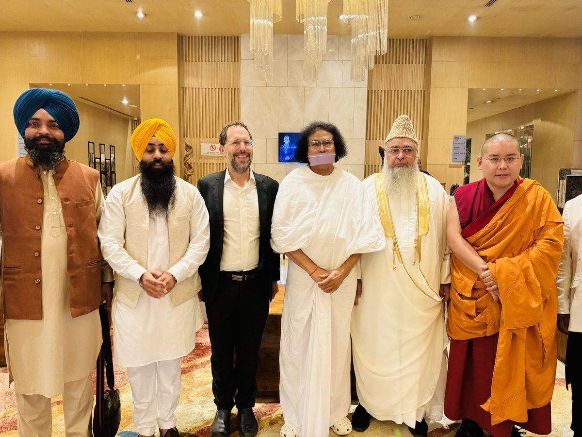 Munilokesh's tweet photo. अंतरधार्मिक वैश्विक शिखर सम्मेलन 2024 में भाग लेने हेतु अमृतसर पहुँचने पर भावपूर्ण स्वागत
#peace #harmoney #Interfaith #Jainism
@ANI @PTI_News https://t.co/a1Yj8w8kCl