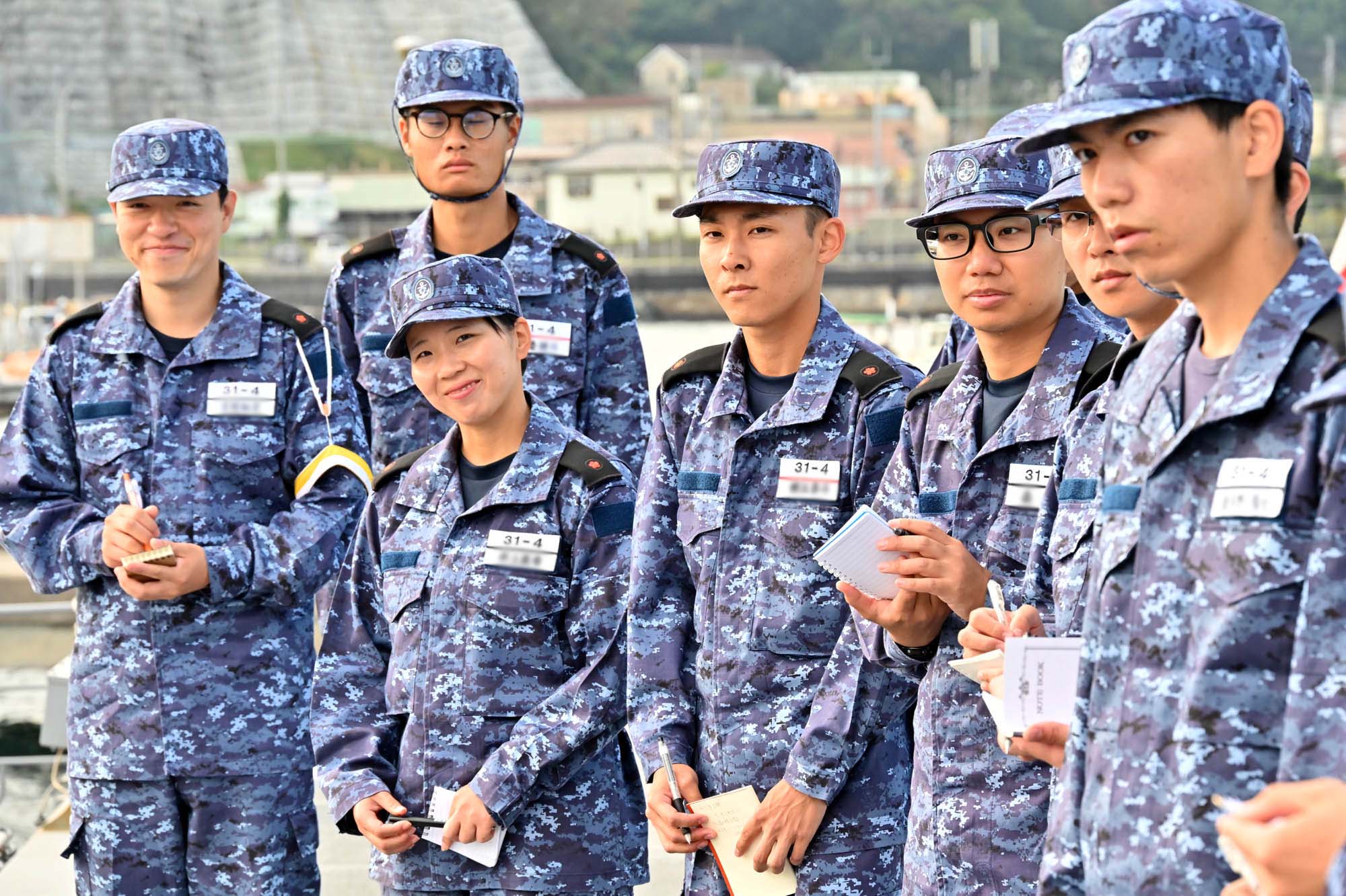 海上自衛隊　横須賀地方総監部　盾 GcOq2y9asAAOANc.jpg