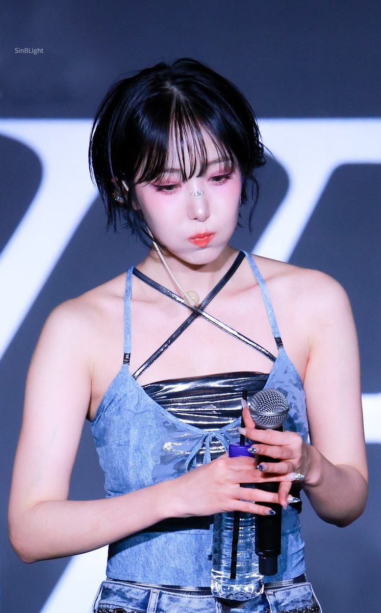 sinblight0603's tweet photo. 241107  SPECIAL STAGE2

신비(#신비 )(#SINB )
#비비지  #VIVIZ 

☺️ https://t.co/Es4OLlNadw