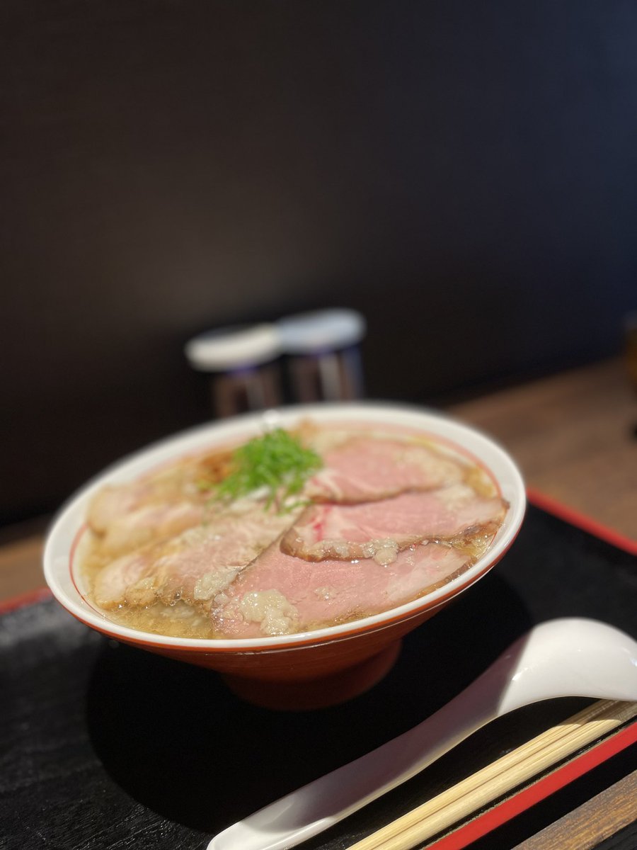 11/13(水)
営業いたします。
限定メニュー
背脂中華チャーシュー麺、たくさんご注文いただきありがとうございます。
気になる方はお早めにどうぞ。
明日からの毎週木曜日はまた新たな事出来ればと思います。
是非^ ^