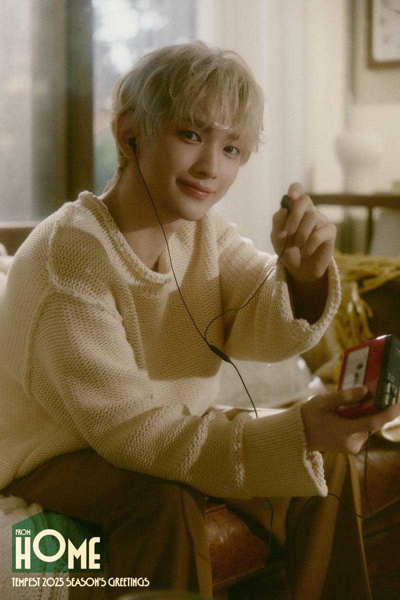 TPST__official's tweet photo. [📢TPST NOTICE]

TEMPEST
2025 SEASON'S GREETINGS

FROM HOME🏠

COMING SOON

#TEMPEST #템페스트 
#한빈 #형섭 #혁 #은찬 #LEW #태래 https://t.co/wQrmjhQyyP