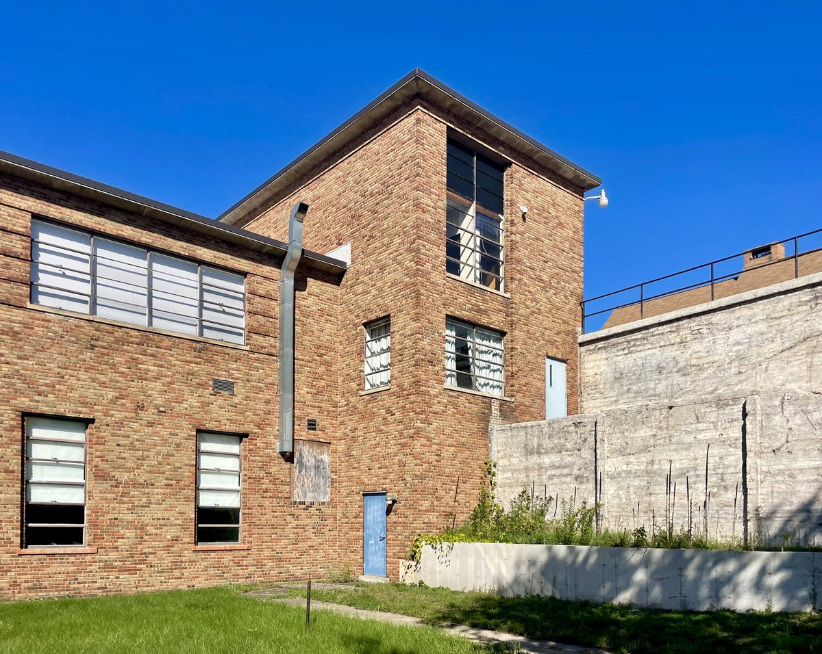 JoshLipnik's tweet photo. Early work of architect Eero Saarinen, Nikander Hall (1939) at Finlandia University in Hancock, MI https://t.co/lXWbkqVmOW