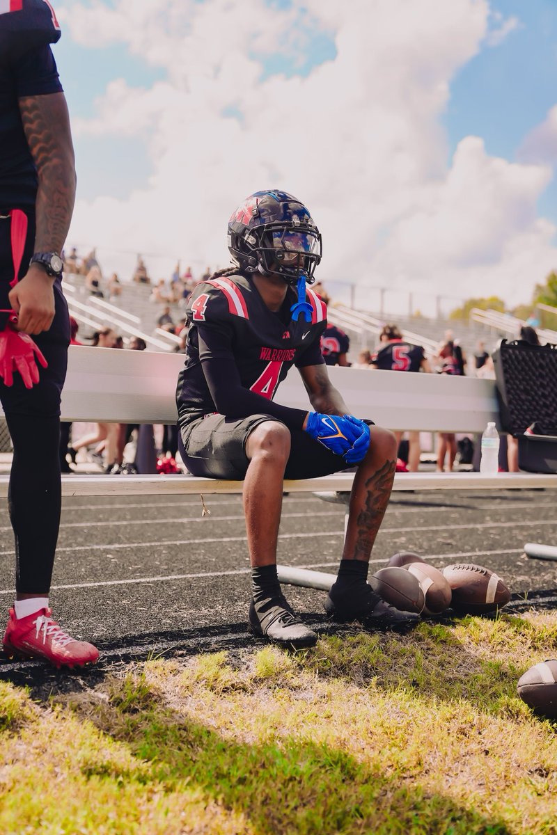 hudl.com/v/2QmKQH
Regular Season Film! TRUE ATHLETE!🤷🏾‍♂️
(9 games) 
Offense 
118 of 192 1,919 yds (213.2 ypg) 
23Tds  5ints 
123.7 QBR 
44 car 385yds (42.8 ypg)
7 rushing tds 

Defense 
5 solo tackles 
1 int for 55 yd pick 6