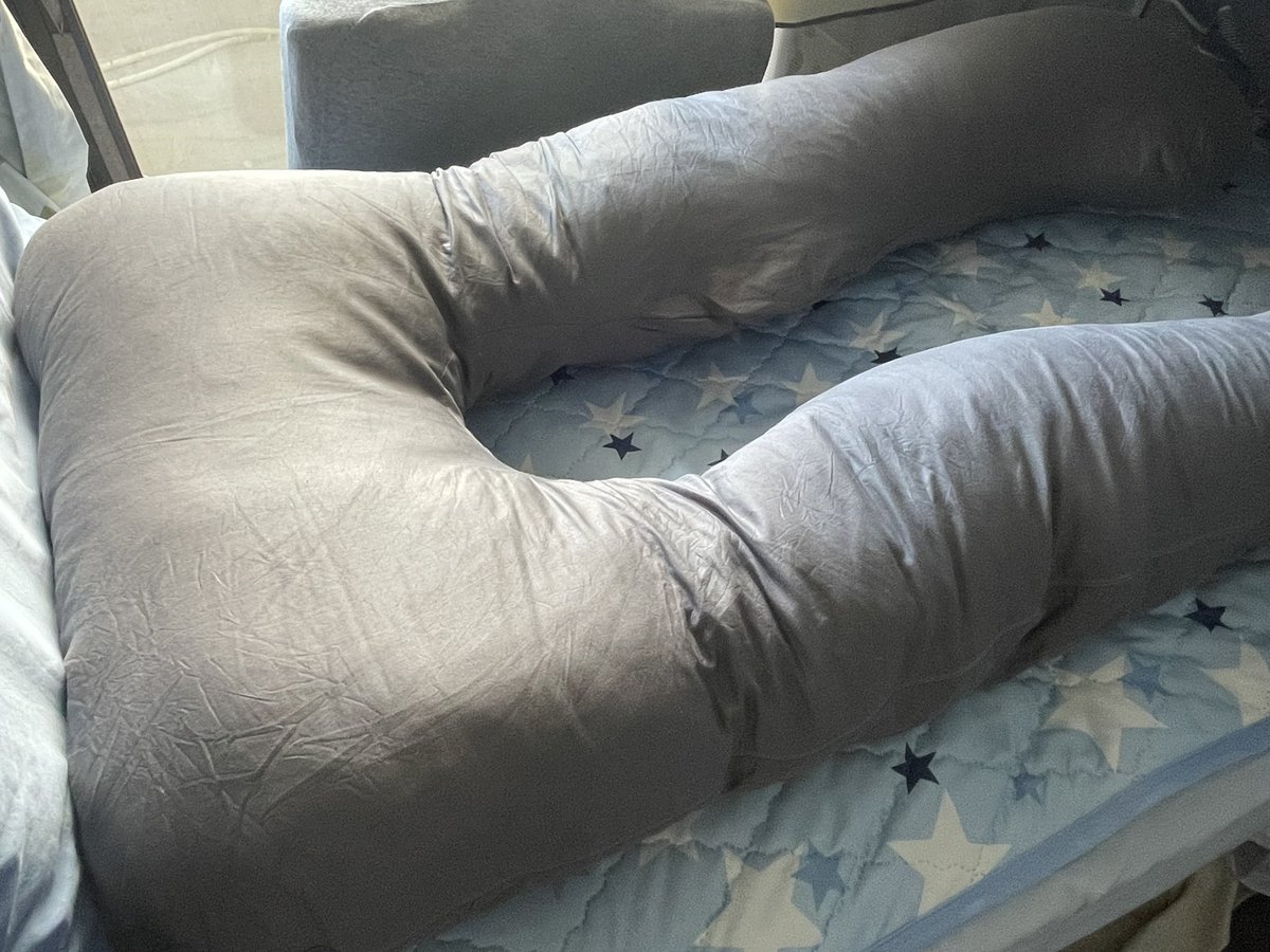 横向き寝のために購入。付属の綿を入れて少し高さ調整してみた。

<a href="/hugmotti_jp/">HUGMOTTI - ハグモッチ -</a>

#ハグモッチ
#とろけるほど快眠
#抱き枕
#枕
#PR