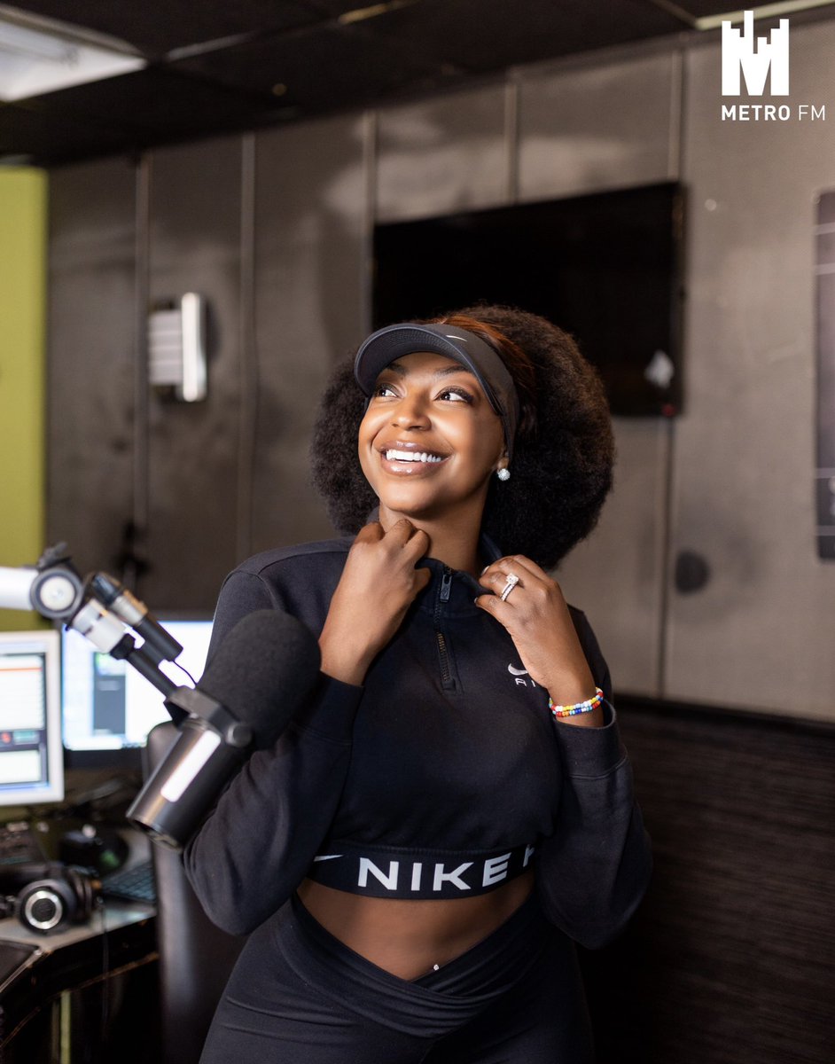 KhutsoTheledi's tweet image. Today, let’s make a promise to ourselves: put your best foot forward and own every moment! 

Today is a new chance to love yourself just a little more than you did yesterday.

Remember, you may not be exactly where you want to be yet, but you’re somewhere. 

When you’re chasing…