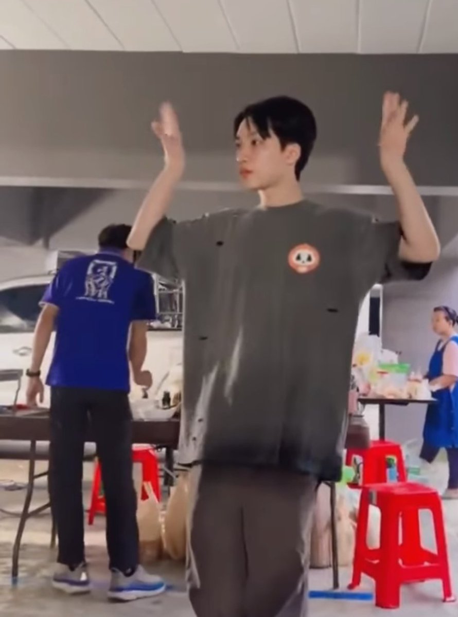 วันนี้สดใสทั้งสองหนุ่มปากำลังใจ 
ให้พี่เซอร์น้องพู่กันและทีมงานทุกคนในกองค่ะ 

BOSSNOEUL TBNW Q22
#คนละกาลเวลาQ22