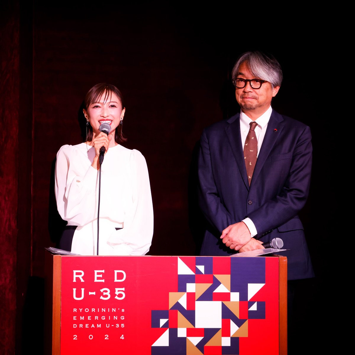 REDU35's tweet photo. 【RED U-35 2024 Final 3】
最終審査を終えて青山BAROOMへ移動し、#授賞セレモニー を開催。
司会は、#小山薫堂 総合Pと #望月理恵 さん。
ゴールドエッグ、滝久雄賞、岸朝子賞、そして準グランプリ、グランプリ #REDEGG を発表し、2024年大会を閉幕しました。
https://t.co/ubaR3JbpWc https://t.co/kHn6DJF35i
