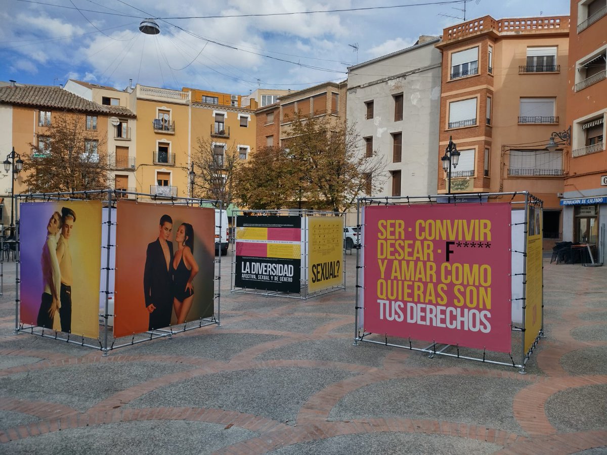 xtodaspartes's tweet photo. Ya tienes delante del @Ayto_Caspe la info de los recursos aragoneses para la diversidad y el programa de actos esta semana. Anota citas, que empezamos este jueves a las 19h con el musical FracasoShow de @thepersonseg! https://t.co/7Fjiheogm7