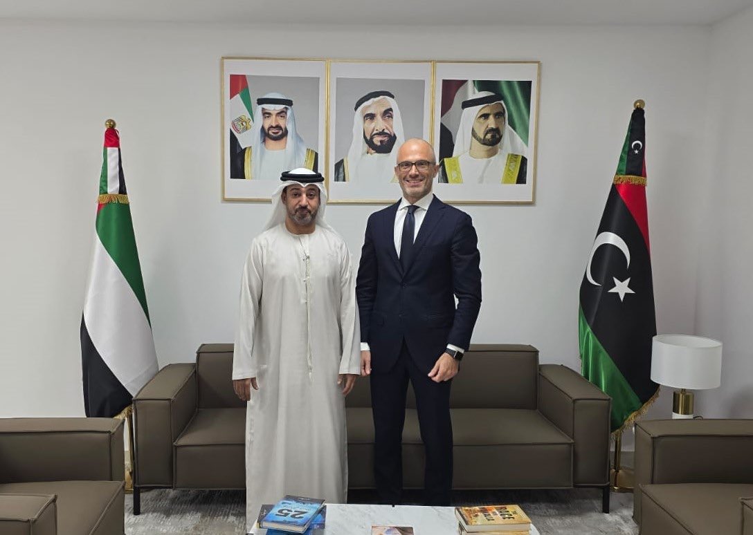 استقبل سعادة / محمد على الشامسي سفير الدولة لدى ليبيا ، نيكولا أورلاندو/ رئيس بعثة الاتحاد الأوروبي لدى ليبيا بمقر السفارة بالعاصمة تونس ، تناول اللقاء المستجدات التي يشهدها الشأن الليبي وجهود بعثة الامم المتحدة في هذا الشأن ، اضافة الى الملفات ذات الاهتمام المشترك.