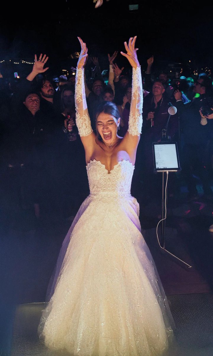 soylorguor's tweet photo. 😭emoción viendo las fotos de la boda de Ana Guerra y Víctor Elías ❤ https://t.co/xlqkYP7RUc