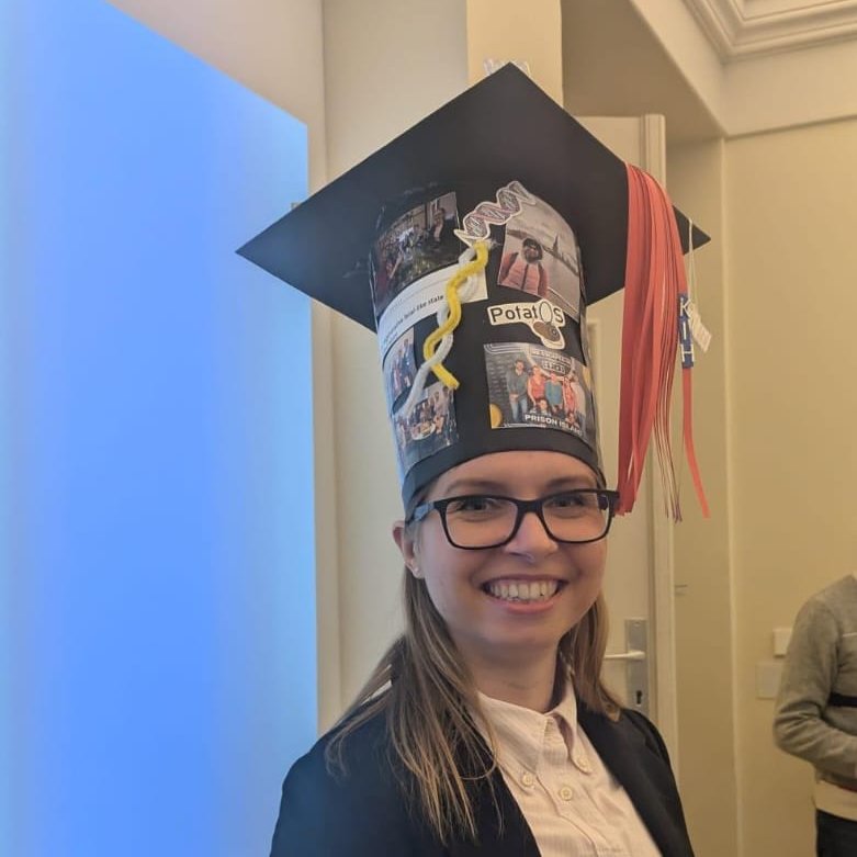 SigalLab (@labsigal) on Twitter photo We are very proud to announce that yesterday our PhD Student Kimberly <a href="/KimberlyHartl_/">Dr. Kimberly Hartl</a> successfully defended her thesis. Congratulations Dr Hartl! 🎓 We wish you all the best for your future career 🥳
#AcademicTwitter #PhDone We are very proud to announce that yesterday our PhD Student Kimberly <a href="/KimberlyHartl_/">Dr. Kimberly Hartl</a> successfully defended her thesis. Congratulations Dr Hartl! 🎓 We wish you all the best for your future career 🥳
#AcademicTwitter #PhDone