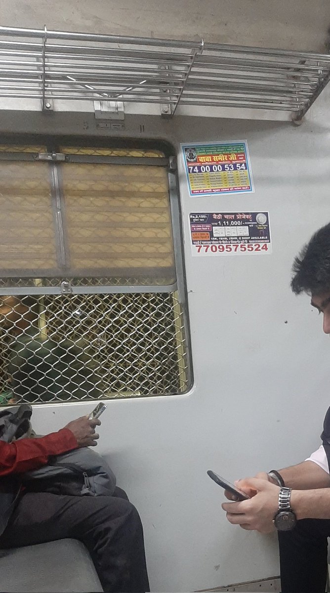 mi_prasaddesai's tweet photo. चर्चगेट ला जाणारी कुठल्याही रेल्वेत या अनधिकृत जाहिरातीमुळे रेल्वेचे दिवसेंदिवस विद्रूपीकरण होत आहे.
@RailMinIndia @RailwaySeva @WesternRly @drmbct https://t.co/cYhZAULGWV