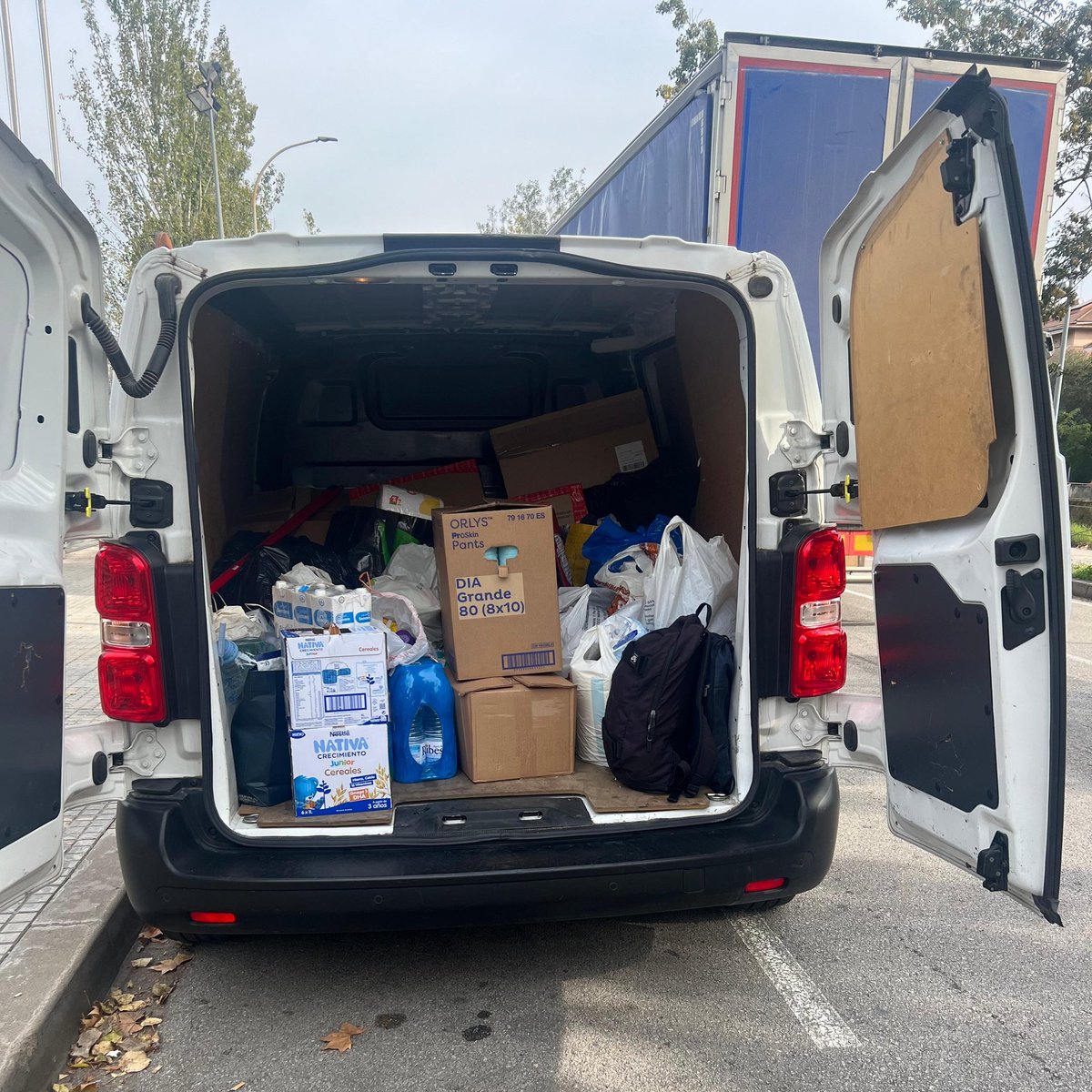 fbmontcada's tweet photo. Queremos dar las gracias a todas más familias que colaboraron en la recogida de materiales para las zonas afectadas por la DANA. 

Ayer estuvimos en Aldaia entregándolo a las personas que lo necesitan. 

!MUCHAS GRACIAS! ❤️💚

🤝 BCN Junior @CDMontcada 

#orgullodeMontcada https://t.co/QFvHBWRbQW