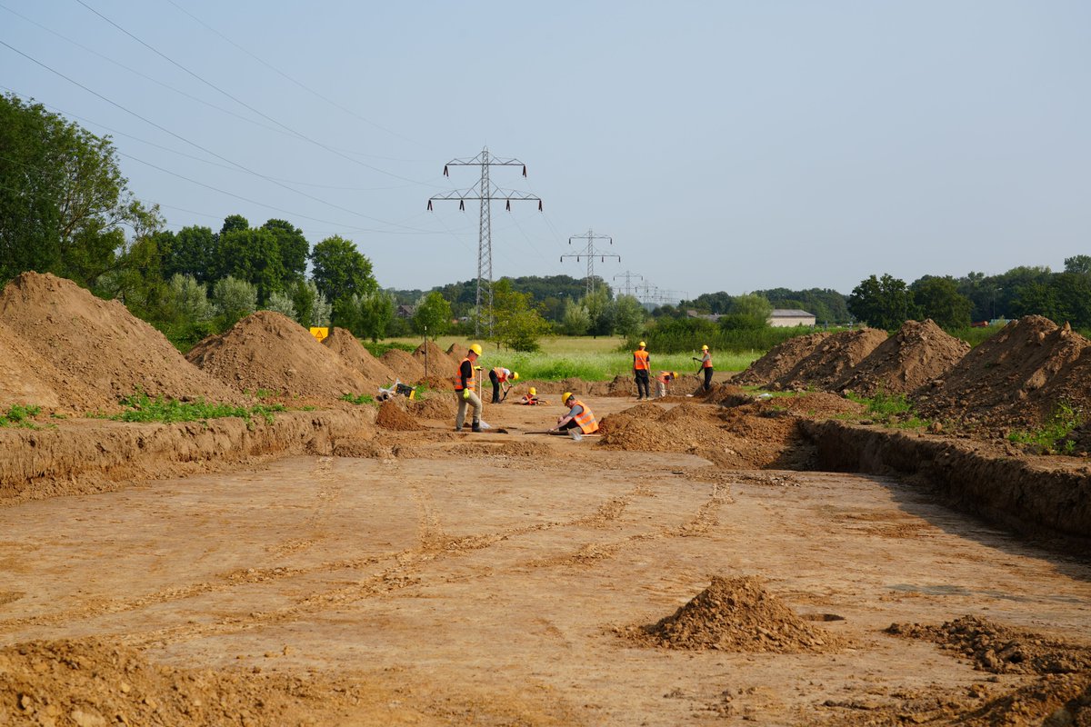 Tijdens ons werk aan hoogspanningskabels in Limburg vonden we nederzettingen uit de LBK-cultuur en een uniek Erdwerk! Erfgoed &amp; innovatie hand in hand. 

archeologisch-onderzoek-heijmans-onthult-unieke-prehistorische-vindplaatsen 
#archeologie #Heijmans