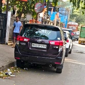 ninespri's tweet photo. @MTPHereToHelp @CMOMaharashtra @MumbaiPolice @CPMumbaiPolice car parked in no parking zone by MTP BLOCKING THE ENTRY N EXIT IF GOODS N CUSTOMERS OF THE SHOPS pl take strict action. Shree Prasad house. 35th road. Behind National College bandra west.humble request https://t.co/DxsZc0XERr