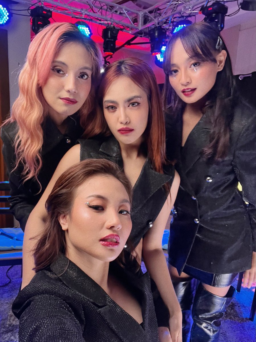 At dahil miss namin kayo 🫵🏻 at miss niyo kami 😌 maglilive kami todaaaaay 😉

We're going LIVE on TIKTOK! 4PM, Today! 
See you later, our Tali/es! 👀

Follow our TIKTOK Account (@itsdioneofc) 

#ItsDIONE