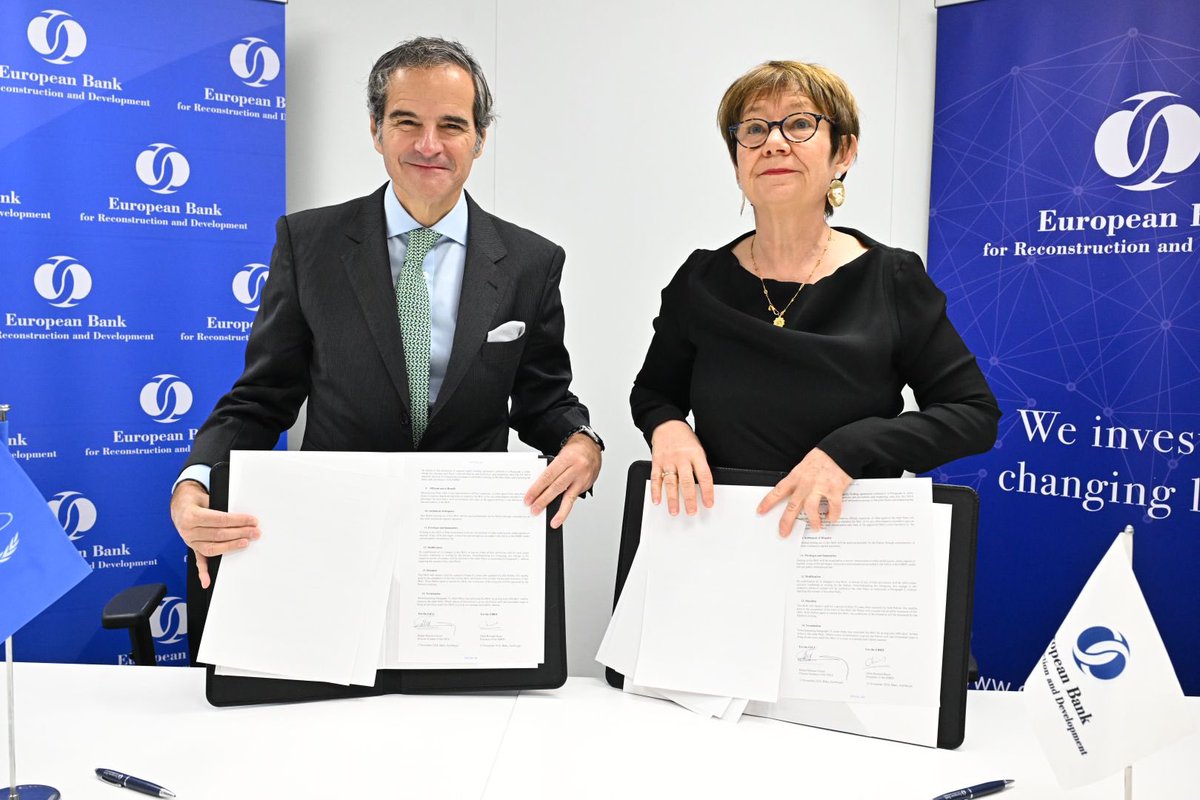 rafaelmgrossi's tweet photo. At #COP29, signed @IAEAorg/@EBRD agreement w/ President @OdileRenaud to cooperate on nuclear safety, decommissioning, environmental remediation, &amp; nuclear energy. Looking forward to exchanging insights on nuclear developments, especially on SMRs' technical &amp; commercial viability. https://t.co/fLA8xjkrQA