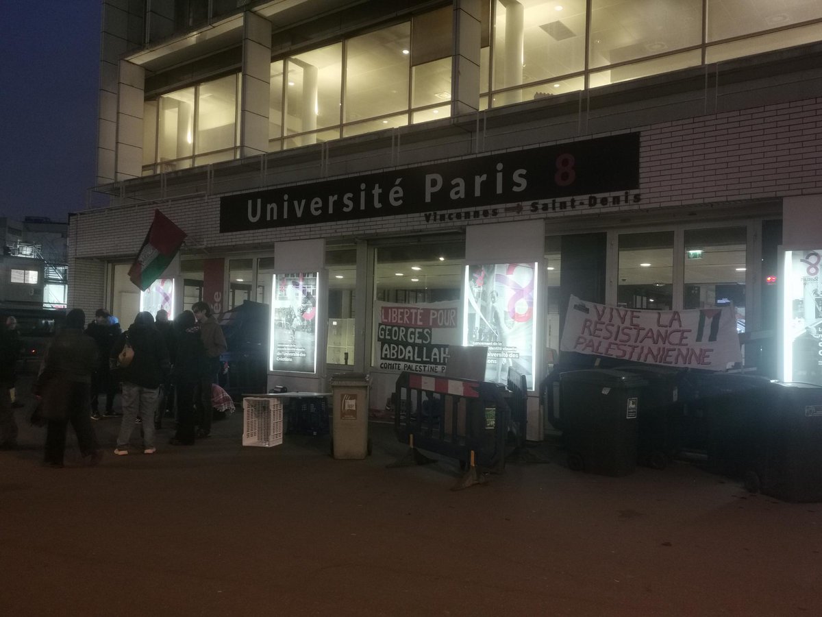 L'Université Paris 8 est bloquée depuis tôt ce matin par des étudiant·es qui réclame la liberté de la Palestine 🇵🇸. #StopGenocide 🍉