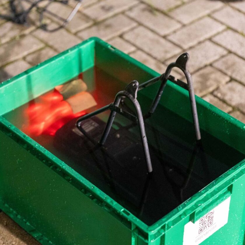 Fietsaccu vliegt spontaan in brand bij Stella Fietsen