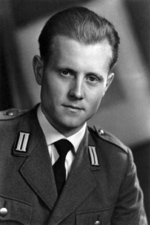 In #Erinnerung an eine besonders selbstlose und herausragende Tat! Dem Kameraden zu Ehren wurde die Unteroffizierschule des #Heer​es in Feldwebel-Boldt-Kaserne umbenannt. Seiner #Gedenken wir heute. #DasHeerVergisstNicht #HeldendesHeeres