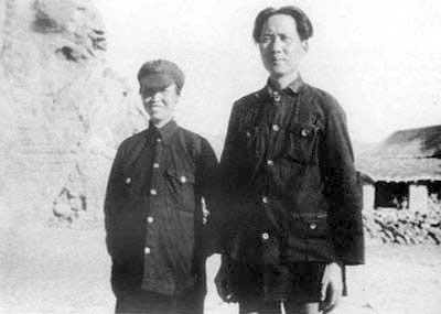 Maoistposting's tweet photo. He Zizhen and Chairman Mao, Baoan, July 1936 (photograph: Edgar Snow). https://t.co/SUdE2NZKF3