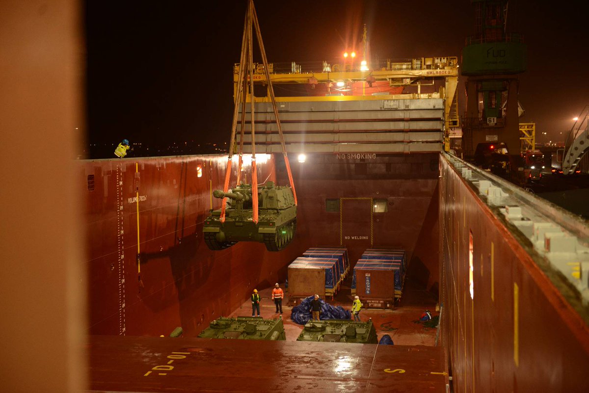 SztabGenWP's tweet image. 🇵🇱 Polska wzmacnia swoją obronność! 

Transport armatohaubic K9 z Korei Południowej dotarł do Polski. To kolejny krok w systematycznym unowocześnianiu naszych sił zbrojnych i zwiększaniu zdolności obronnych kraju.

#Transformacja #Modernizacja