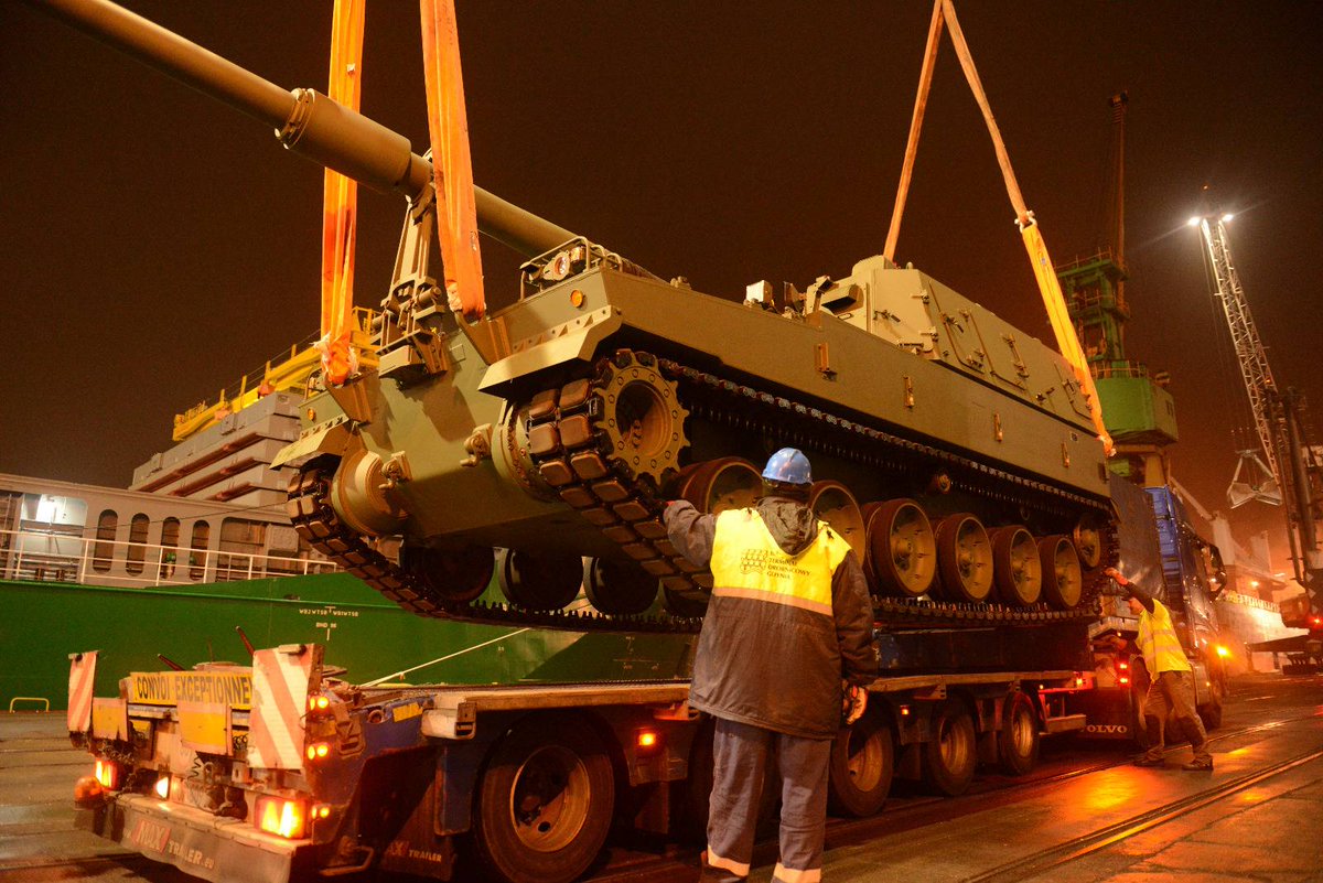 SztabGenWP's tweet image. 🇵🇱 Polska wzmacnia swoją obronność! 

Transport armatohaubic K9 z Korei Południowej dotarł do Polski. To kolejny krok w systematycznym unowocześnianiu naszych sił zbrojnych i zwiększaniu zdolności obronnych kraju.

#Transformacja #Modernizacja