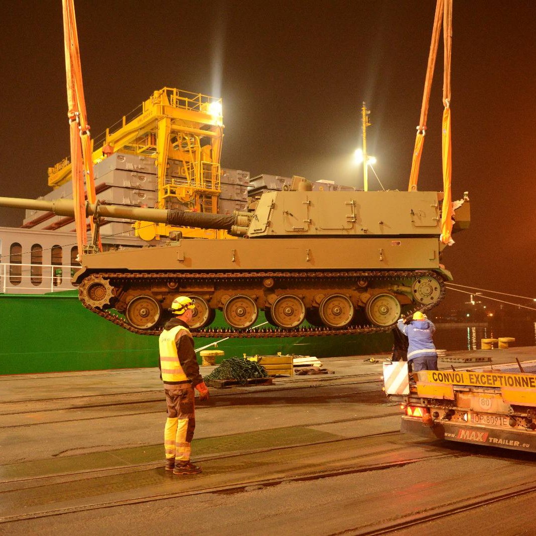 SztabGenWP's tweet image. 🇵🇱 Polska wzmacnia swoją obronność! 

Transport armatohaubic K9 z Korei Południowej dotarł do Polski. To kolejny krok w systematycznym unowocześnianiu naszych sił zbrojnych i zwiększaniu zdolności obronnych kraju.

#Transformacja #Modernizacja