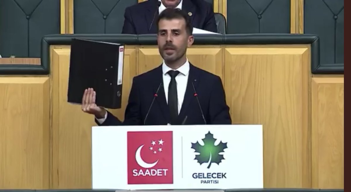 isamesihsahin's tweet photo. Milletin kürsüsünde genç bir öğretmen arkadaşımız var. “Adalet, sadece adalet” diyorlar.

Öğretmenlerimiz okyanusu geçti ama mülakat bataklığında boğulmak istemiyor.   

#MilletinÖğretmenleriMecliste https://t.co/RB7CGFrFAk