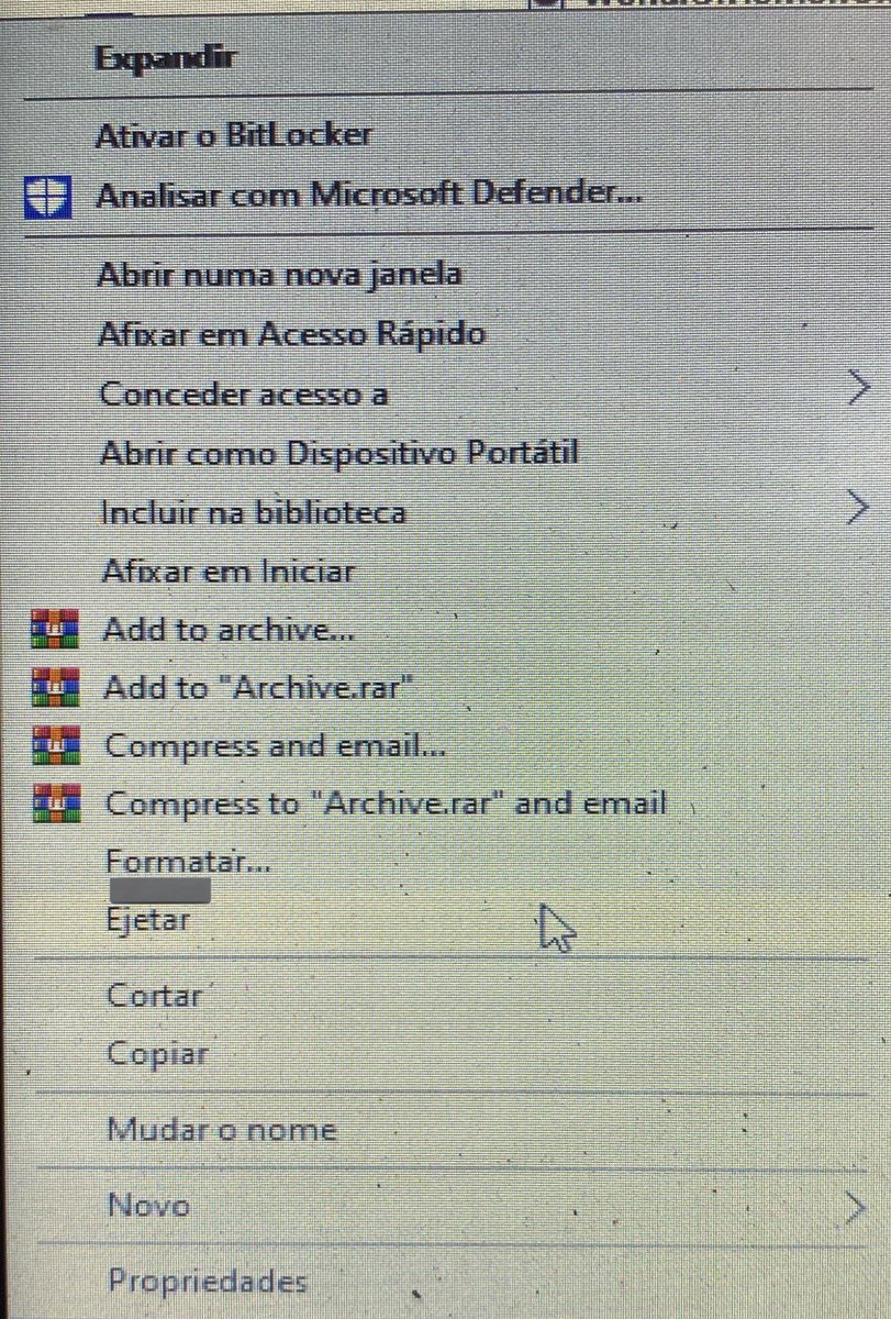 mbudzichimoio's tweet image. #WindowsOS 

Fico tenso toda vez que tenho de #ejectar um USB porque, coro o risco de #formatar o mesmo. 

#PensoQue o botão &amp;lt;formatar&amp;gt; podia estar lá no fundo junto de &amp;lt;propriedades&amp;gt;.