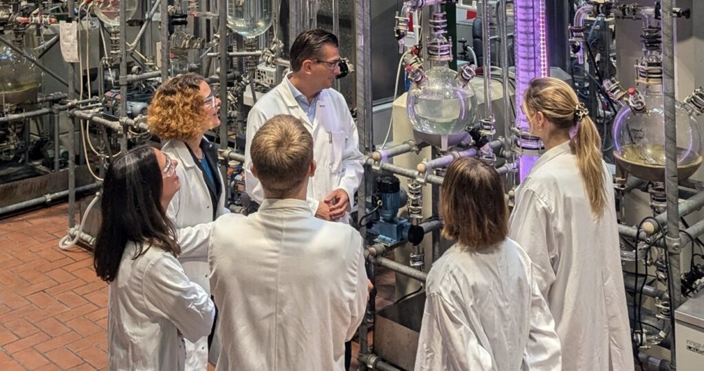 RWTH Aachen (@rwth) on Twitter photo Im WSS-Forschungszentrum catalaix arbeitet ein interdisziplinäres Team von #RWTH und <a href="/fz_juelich/">Forschungszentrum Jülich | @fzj@social.fz-juelich</a> an der Entwicklung von katalytischen Technologien zur Umwandlung von #Kunststoff-Abfällen in neue Rohstoffe für eine nachhaltige chemische #Industrie 👍:
➡️catalaix.com Im WSS-Forschungszentrum catalaix arbeitet ein interdisziplinäres Team von #RWTH und <a href="/fz_juelich/">Forschungszentrum Jülich | @fzj@social.fz-juelich</a> an der Entwicklung von katalytischen Technologien zur Umwandlung von #Kunststoff-Abfällen in neue Rohstoffe für eine nachhaltige chemische #Industrie 👍:
➡️catalaix.com