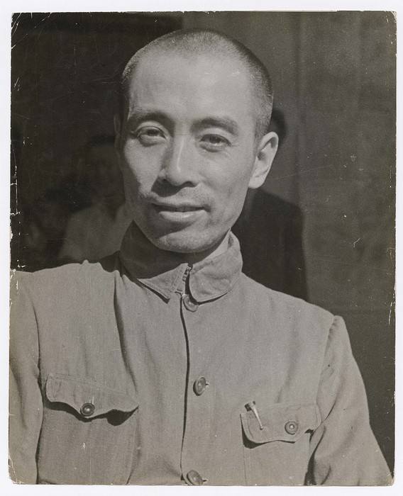 Maoistposting's tweet photo. Zhou Enlai at the Hankou headquarters of the Communist Party of China, 1938 (photograph: Robert Capa). https://t.co/7IZzdSh0nT