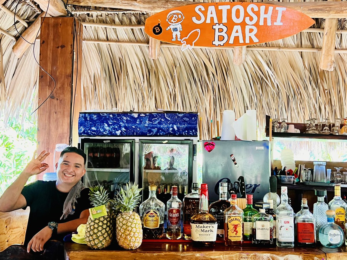 AC_616's tweet photo. @studio_zeitwerk @beachbreaksv Yummy food, drinks and vibes! 🏄🏾🍸
Owned and ran by Bitcoiners.🧡 https://t.co/ftVQZ4mRAs