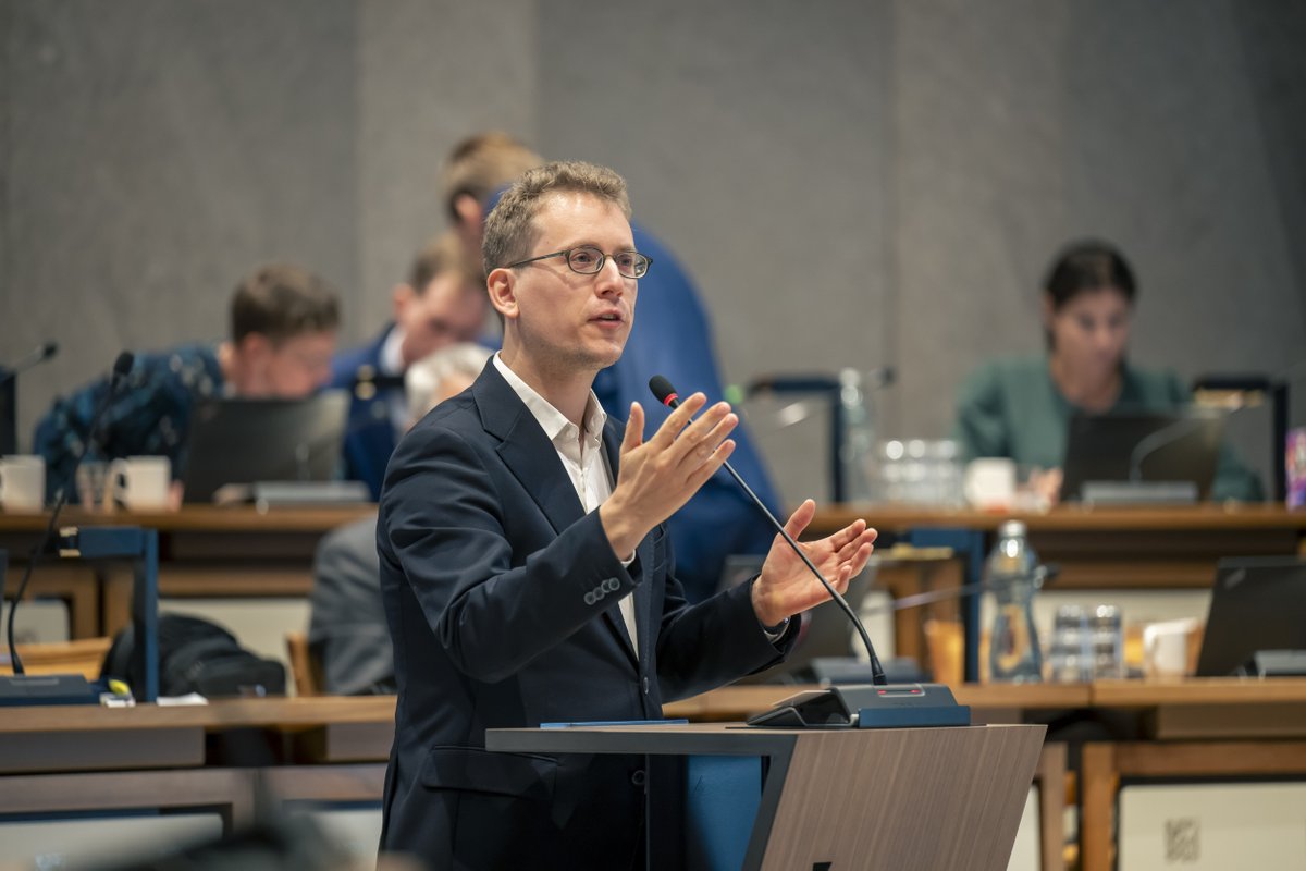 🛎️ Tijd om besluiten te nemen! Vanaf 09.30 uur de afsluitende Statenvergadering. Op de agenda onder meer de 💼 Begroting 2025. Ook vindt herstemming over 'Ruimte voor Economie' plaats. Niets missen? Kijk en luister live mee via gelderland.nl/Statenlive #PSGld