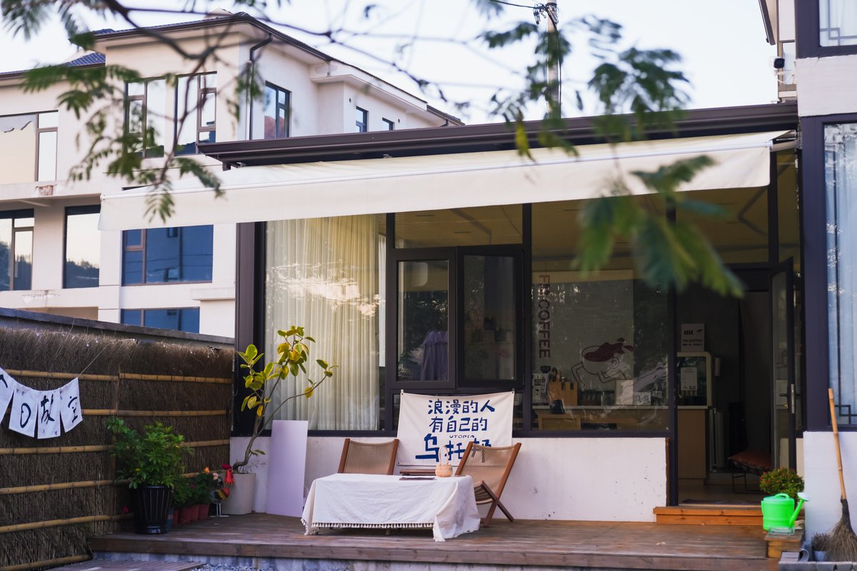 DiscoverYuhang's tweet image. 🌾☕ Visit the #Yuhang📍 #RiceField #Café! Surrounded by endless golden rice fields, enjoy a peaceful afternoon breeze with a cup of rich coffee in hand. Unwind, relax, and savor the beauty of life✨ #RiceFieldCafe #SimpleJoys #RelaxingMoments