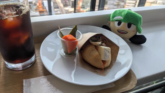 本日マチネ!プロデューサーズ!私はわりとこういう舞台が好きなので楽しかった〜!あと王林ちゃんめちゃめちゃスタイルが良くて華があって歌もうま〜い 最高〜2枚目はデスホリの時からあれ食べたいな〜と思ってようやく食べたオーブのサンドイッチ 