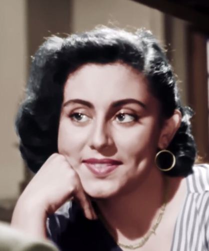 Dekho in ankho me Jo hawss se bhrpoor hn