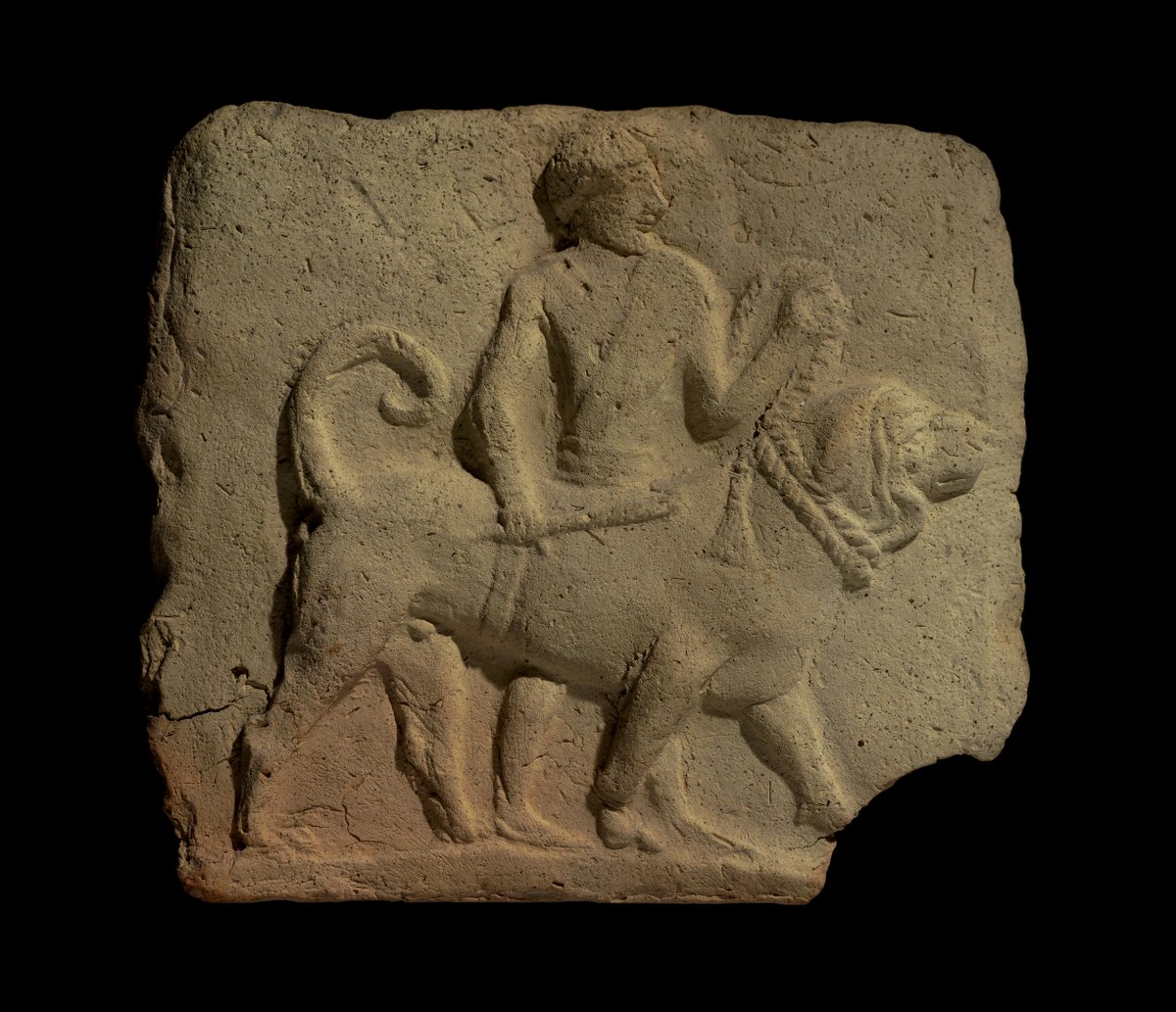 Buenos y perrunos días.

📸Placa paleobabilónica conservada en el British Museum