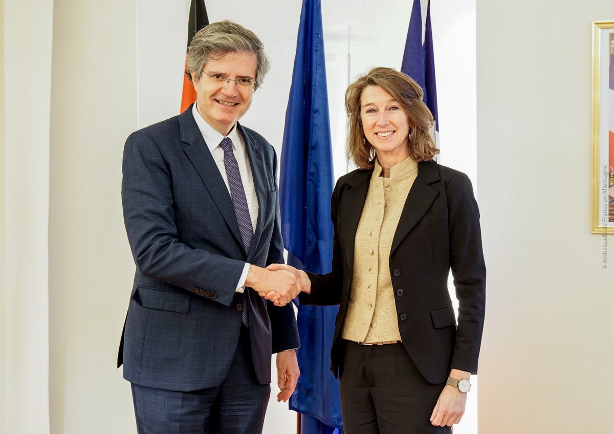 François Delattre (@amb_delattre) on Twitter photo Frankreich und die Niederlande verbindet neben einer starken Partnerschaft und den Werten der EU auch die Nachbarschaft zu 🇩🇪. Ich freue mich auf die Zusammenarbeit mit meiner Amtskollegin <a href="/HesterSomsen/">Hester Somsen</a>. Willkommen in Berlin! Frankreich und die Niederlande verbindet neben einer starken Partnerschaft und den Werten der EU auch die Nachbarschaft zu 🇩🇪. Ich freue mich auf die Zusammenarbeit mit meiner Amtskollegin <a href="/HesterSomsen/">Hester Somsen</a>. Willkommen in Berlin!