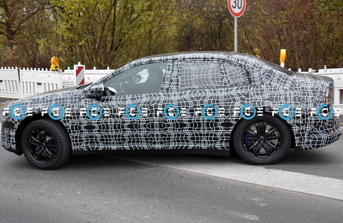 foroelectricos's tweet image. Avistado el BMW i3 Neue Klasse. Una berlina eléctrica con hasta 1.000 km de autonomía y carga en 12 minutos

forococheselectricos.com/2024/11/bmw-i3…

#BMW #BMWi3 #NeueKlasse @BMWEspana